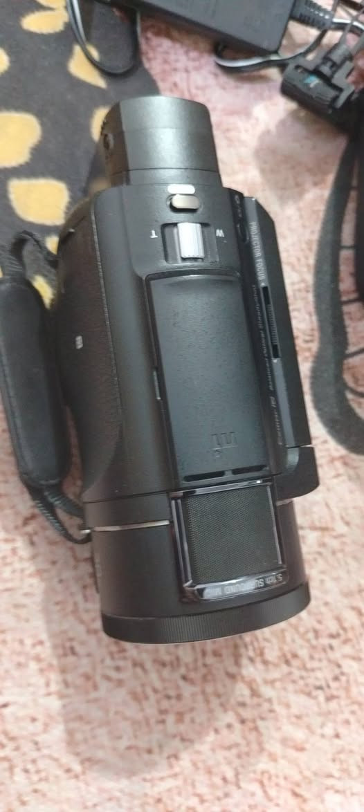 السلام عليكم تتميز هذه الكاميرا، Sony FDR-AXP55 Handycam، بقدرتها على تصوير الفيديو بدقة 4K العالية.تحتوي على ذاكرة داخلية بسعة 64 جيجابايت وجهاز بروجكتور مدمج لعرض اللقطات مباشرة.تستخدم عدسة Zeiss وتدعم ميزات تثبيت الصورة المتقدمة (Balanced Optical SteadyShot).تتضمن أيضاً أدوات تحكم يدوية وضبط بؤري ذكي عبر شاشة اللمس.
السلام عليكم تتميز هذه الكاميرا، Sony FDR-AXP55 Handycam، بقدرتها على تصوير الفيديو بدقة 4K العالية.تحتوي على ذاكرة داخلية بسعة 64 جيجابايت وجهاز بروجكتور مدمج لعرض اللقطات مباشرة.تستخدم عدسة Zeiss وتدعم ميزات تثبيت الصورة المتقدمة (Balanced Optical SteadyShot).تتضمن أيضاً أدوات تحكم يدوية وضبط بؤري ذكي عبر شاشة اللمس.


**إذا كنت صاحب هذا الإعلان وتريد حذفه لأي سبب، رجاءا أرسل رسالة إلى الدعم الفني**