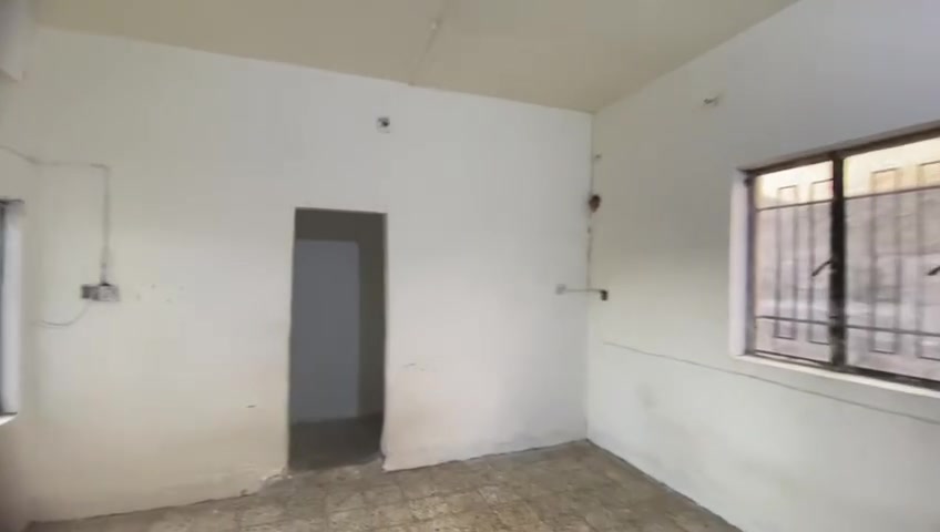 أيجار
شقة طابق اول 
تحتوي على غرفة نوم وصاله ومطبخ وحمام 
العامريه شارع المظيف قرب مدرسة اشور 
***********
***********
