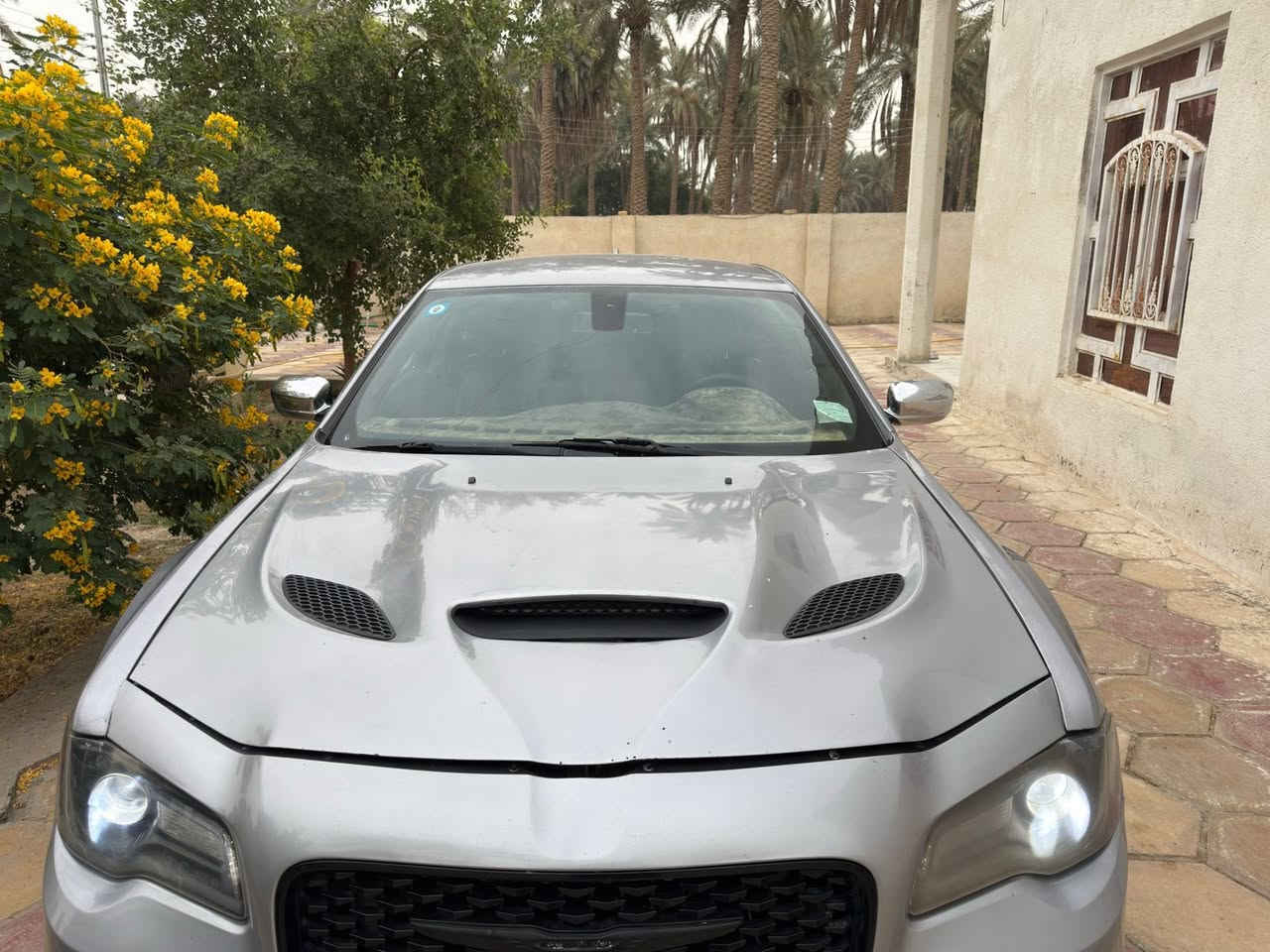 السلام عليكم
كرايسلر C300 اوباما 
2017 أصل ماشيه ١٤٠ الف كم رقم بغداد الدولي بأسمي شرط التحويل هزه جديده V6/3600
فور ويل
وارد امريكي 
ضربته دعاميه وجاملغ جهه السايق ماواصل للشاصي
محدثه بنيد ودعاميه ٢١

السياره جاهزه من كل نقص 
حداديه تخم تاير تدفئه تبريد كله جاهز
المواصفات/
كير ماوس 8 نمر
تشغيل عن بعد
كشنات تدفئه 
كشنات كهرباء جلد اسود
لايت زينون عدسه
شاشه كبيره تدعم كاربلي
بصمه تشغيل وأبواب
خزن ميموري
كامرا خلفيه
ستيرن كهرباء
تبريد قطعتين
تحكم ستيرن جهتين مع مثبت سرعه
ويل18 بلادي
باقي المواصفات معروفه
السياره جاهزه ومال جناي 
سعرها ١80 $ بيها مجال بعد المعاينه 

مكان السياره بغداد كمب ساره 
هاتف 📞 *********** /*********** 
***********
