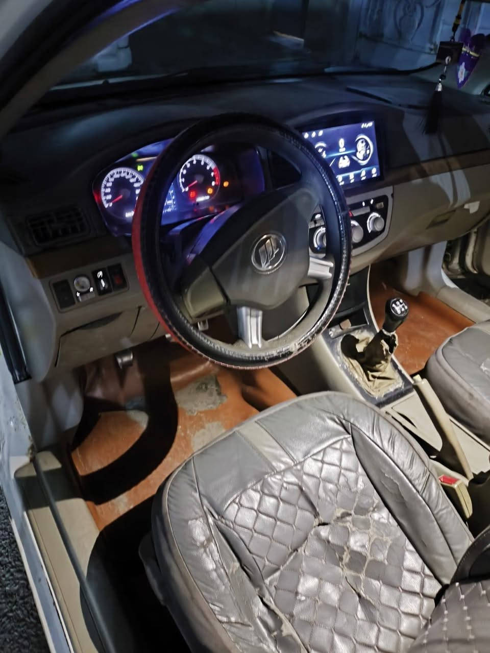 سلام عليكم خوان ليفان 620
للبيع كير ومكينه وحداديه وتخم تاير خير من الله السياره هزه جديده سنويه جديده
العنوان كربلاء اخوان مكلف بالنشر رقم صاحب السياره بي واتساب السعر 42 وبيها مجال بسيط رقم الهاتف ***********
 اخوان مكلف بالنشر
