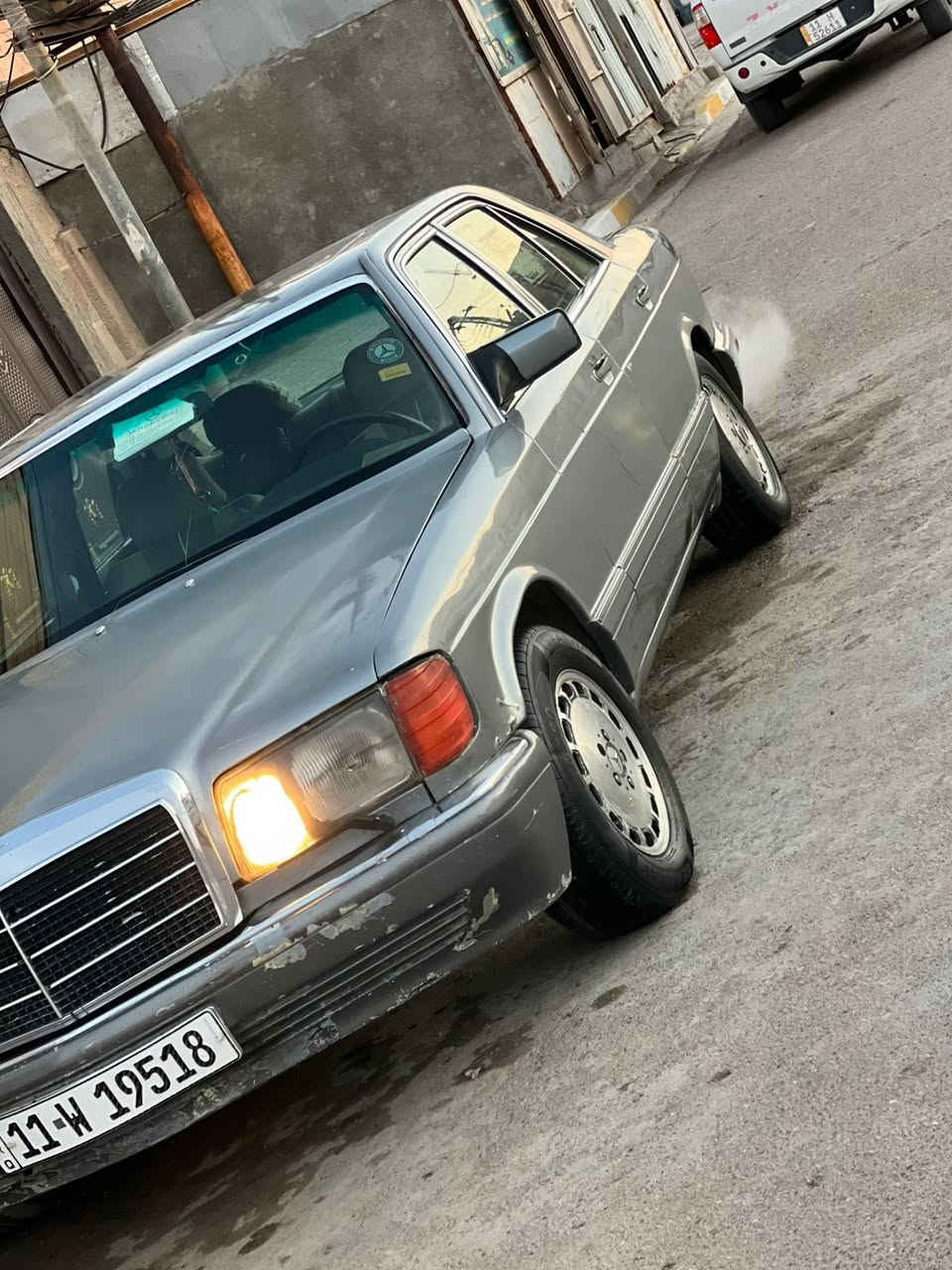 السلام عليكم مارسدس للبيع موديل ١٩٨٧
رقم بغداد جديد مكينه في في تي جدد تبريد ثلج 
كهربائيات كلها شغاله فتحت القامه شغاله طكتين 
بيها جراد لاخياسات ولا ضربه يراد فقط صبغ 
تخم تاير 
 مكاني بغداد الحسينيه مال راشديه 
 سعرها ٤٨وبيها مجال 
***********
***********
