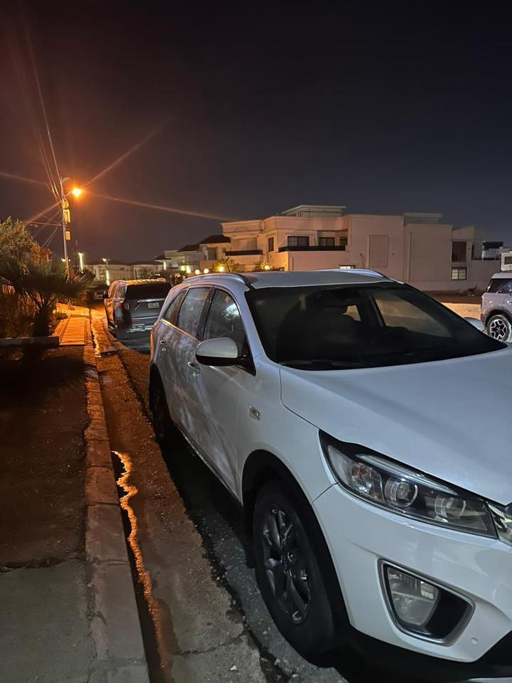 السلام عليكم سورنتوا خليجي 2016 خليجي 4 سلندر محرك دوش 2400 7 مقاعد محرك كير حداديه كلها شرط سياره بيها صبغ حافة البونيد فقط سعر البيع 168 مجال بسيط 
مكاني اربيل 
رقم الموبايل ***********
واتس اب موجود
