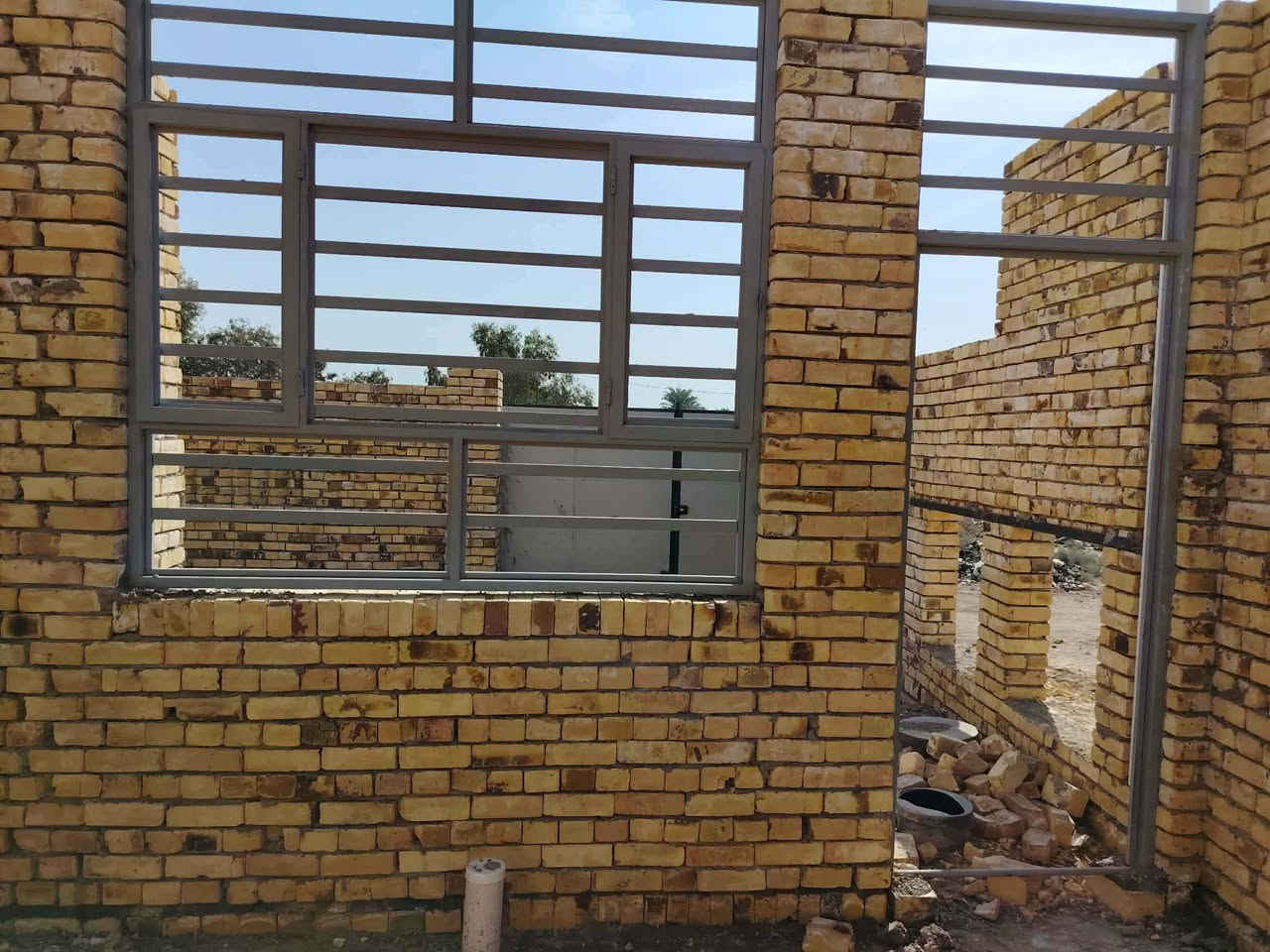 السلام عليكم هيكل للبيع واسط حي الحكيم شارع الوائليه يحتوي على غرفتي النوم وصاله واستقبال وصحيات وطرمه وكراج بناء طابوق كافه خدمات من مجاري مرقم قبل البلديه سنه 25 طابوا زراعي المساحه 180 السعر خاص المراجعه دلاليه سيد حيدر ***********
