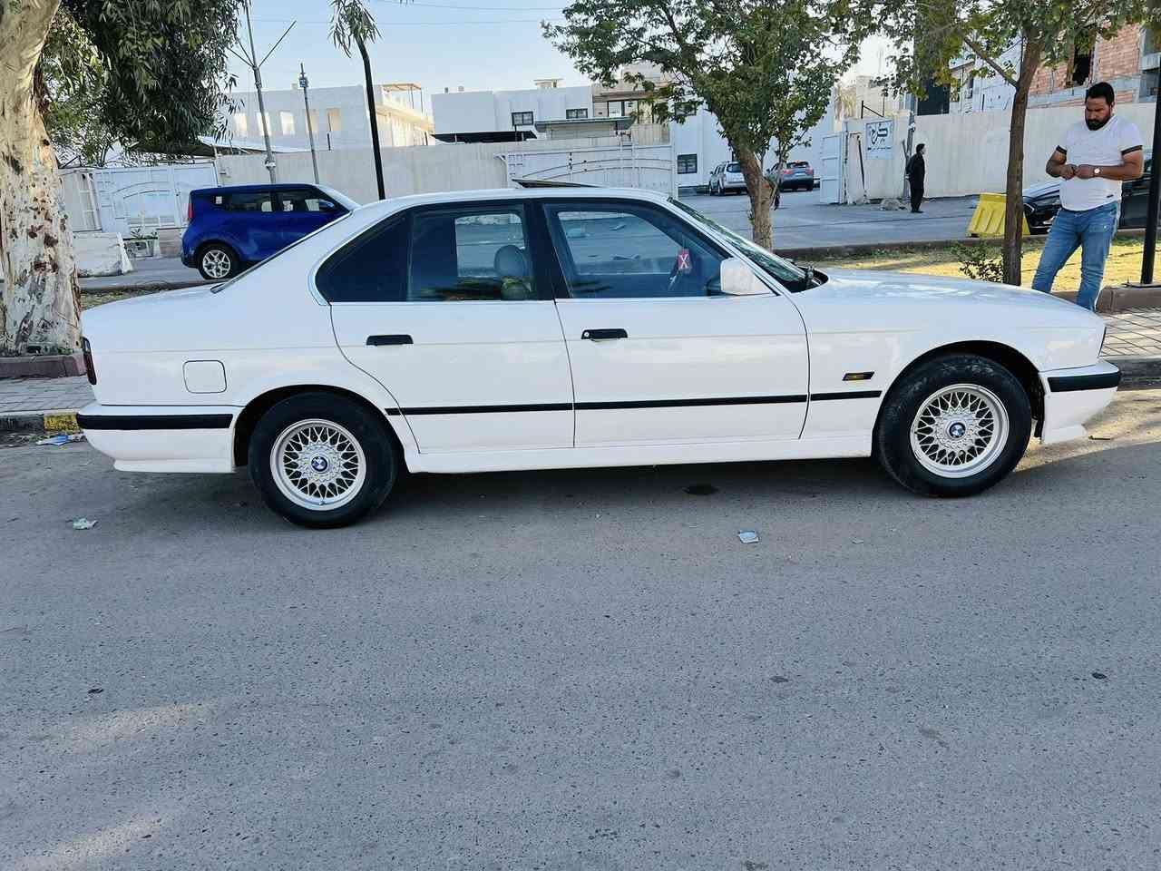 السلام عليكم بيم 525 مسكر
رقم بغداد مشروع وطني 
كير محرك كفالة 
صبغ جماليه بدون أي ضربه 
تخم تيرجيد تبريد شغال
موديل 90
المكان بغداد السعر 49 بيه مجال
***********
***********
