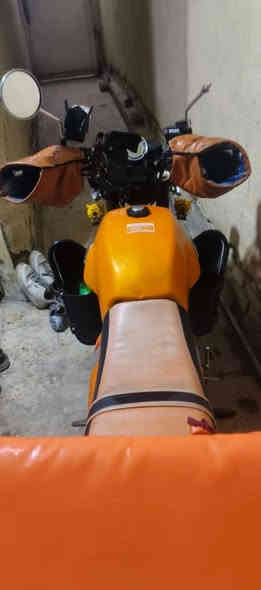 سلام عليكم دراجه دايون لايتي 
دراجه مكفوله كفاله عامه 
بيها شويه ملاحضات الاستيرن ماله وكعت ونعوج 
اوراقه موجودات بس متنكعات كامه اوراقه 
دراجه نص نكره بكل وقت المو شراي لا يراسل 
اي نقص مابيها السعر خاص مكاني بغداد سبع البور 
***********
