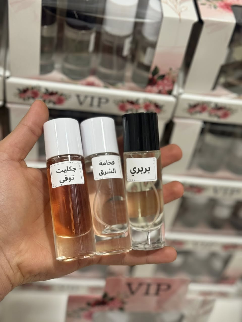 أصحاب المحلات والأسواق الكرام والناس الي على باب الله.
بكج عطور مركزة مكوّن من 12 عطر مشكّل
ثبات عالي وفوحان ممتاز وخلط بنسب عالمية
مناسب للبيع السريع داخل المحلات ، تكدر تبيع القطعه على خمس الاف او اربع الاف 
سعر البكج فقط 27 الف دينار 
توصيل متوفر لجميع المحافظات
حجز عل خاص او ***********
