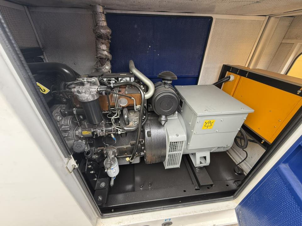 السلام عليكم
بيركنز 3 سلندر سوبر 
65kva 
ساعات العمل اقل الف ساعه 
نظام اوتو حمايه فول اوتماتيك
وضع بلاد شركة  
أربيل صناعه جنوبيه 
نظام اوتو حمايه فول اوتماتيك
وضع بلاد شركة  
🚚يوجد توصيل الى جميع المحافظات وبضمان🚚
🚚كياندن هةية بو هةموو شاركان بةكرينتى🚚
 للاستفسار:
 ابو علي 
***********
***********
***********
