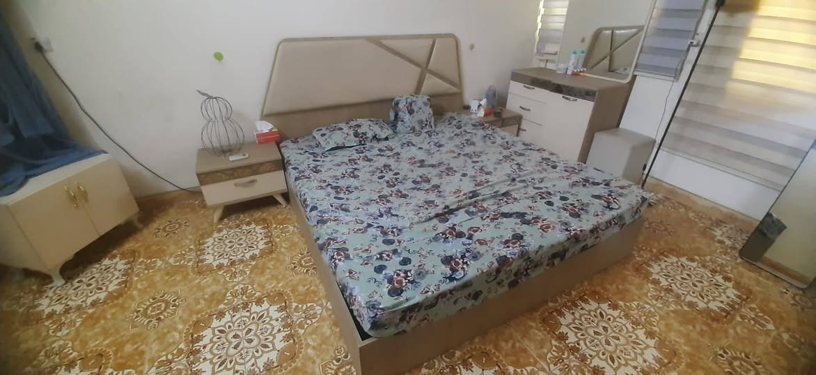 السلام عليكم
غرف نوم تركي 5 و 6 قطع
مستعمل نضيف اي عيب ما بيهن
 عددهن 2 للبيع بسعر مناسب 
مكاني كركوك حي النصر للاتصال ***********

