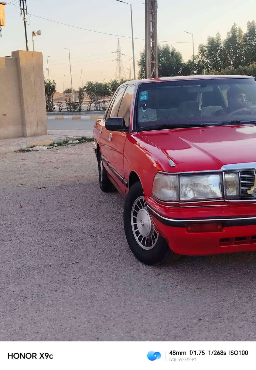 سلام عليكم سيدان يسره بلاد سياره  موديل 91مكفول كفاله عامه كير ومكينه 2500 لا تبخير ولا تنقيص فقط مصبوغ عام الجماليه فقط بدون ضربه مكفول من لكص ولعيب شرعي سياره جاهزه وخير من الله تخم تاير جدد صدر جدد حداديه جدد كهربائيات كله شغاله تبريد ثلج+ تدفه سياره بعد أحله من لصوره ترايك وين ميعجبك رقم بغداد انكليزي تحويل ثاني يوم مشروع وطني سنويه ل30 
سعر 73 وبي مجال قليل عنوان واسط رقم ***********
