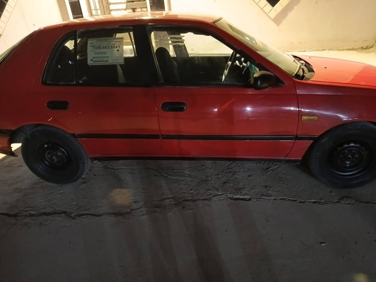 السلام عليكم
نيسان صني ياباني موديل ١٩٩١ سيارة بيها صباغ جمليه هزه جديده وسنويه خضراء ومرسمه وصاحبه الشرعي موجود وشرط التحويل وسيارة جهازه دوشمه كلها شرط كهربيه كلها شرطوكابون بنزين بيها محرك كير عادي كلها شرط السعر ٢٦ ورقه وبيها مجال قليل مكان السيارة موصل الأيسر
***********
***********
