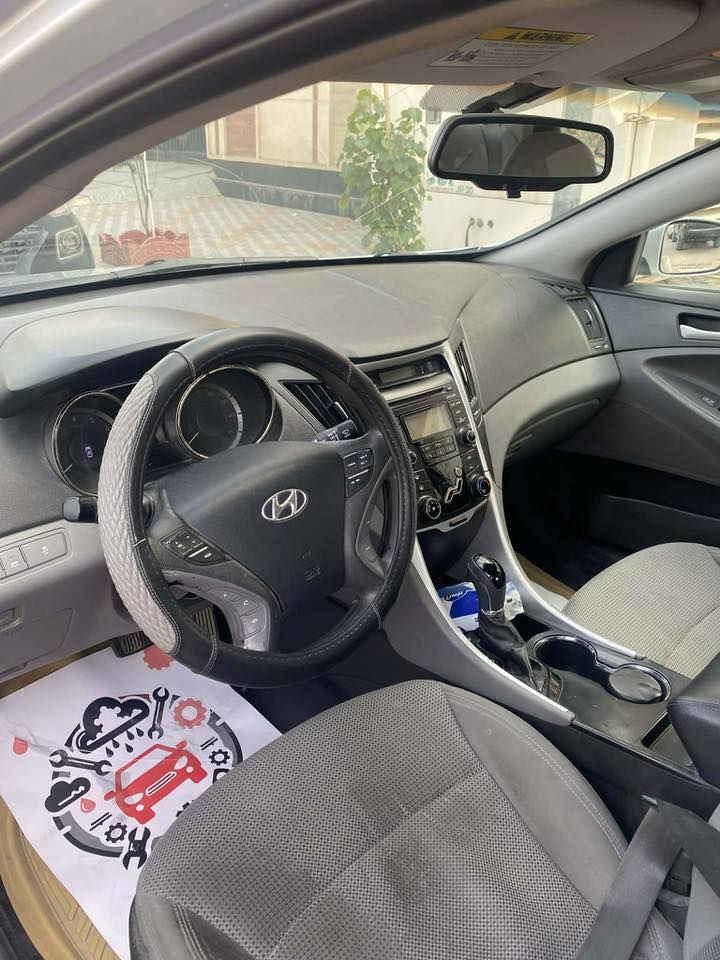 السلام عليكم سوناتا ٢٠١٣ لون سيلفر رقم ذي قار حرة باسمي وارد امريكي ضررها الجاملغ جهة الصدر بدون ايرباك السيارة جاهزة من كلشي تبريد حدادية كير محرك  سعرها ١٠٥ للاستفسار ***********
