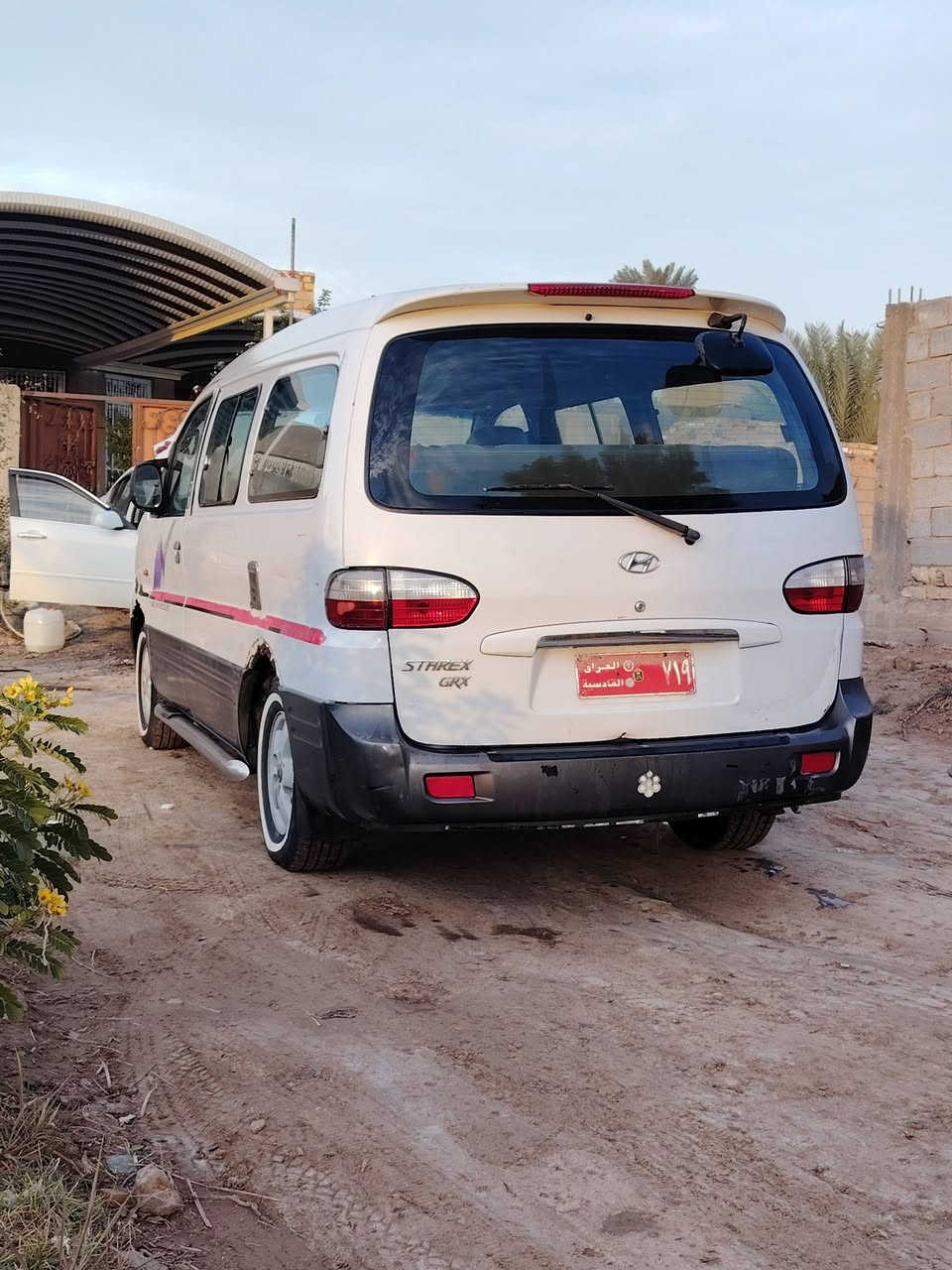 سلام عليكم ستاركس 2007 مكينه لا بخار ولا تنقيص كير مشروط و أكسن دخم تايرات جدد الاحد لو الاثنين أشد أرقام انكليزي بأسمي السياره. ... السياره مكفوله من الصبغ والضربهه السعر 75مابيها كل مجال***********العنوان ديوانيه سنيه
