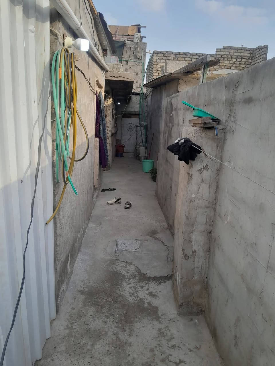 السلام عليكم
دار للبيع واقع حال جاهز كهرباء ومي  ومجاري  قرب سوك العبيدي بين الكفائات  والسفير  السعر ب20 وبي مجال   هذا رقمي للتواصل ***********
