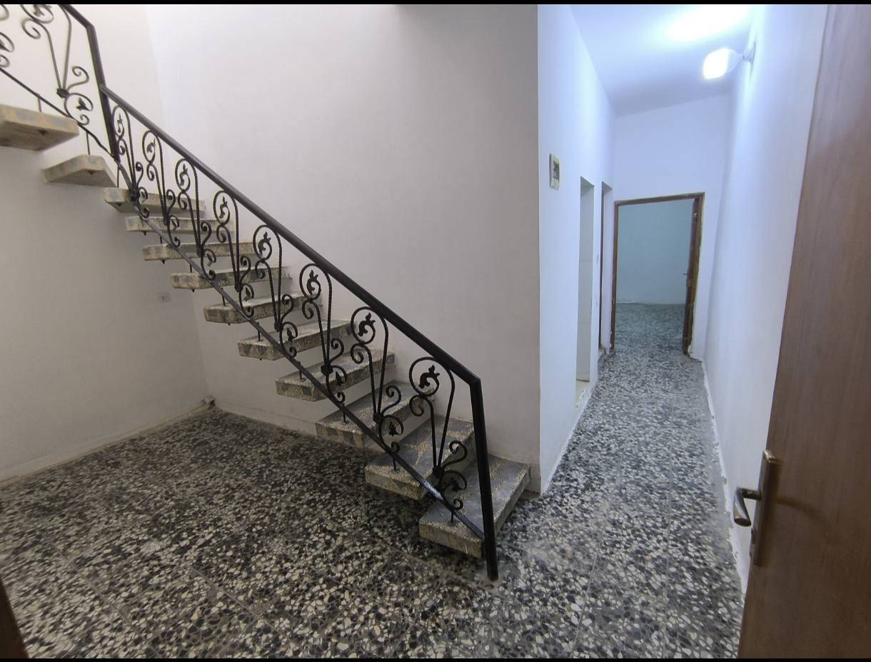 بيت 100 متر طابقين للبيع (٥*٢٠) تجاري على شارع 20 بصف الركن
حي الميلاد مقابل مستوصف الامام الجواد (ع)   
يحتوي : 
گراج
اسقبال
مطبخ
صاله 
3 غرف نوم وحدة بالطابق الارضي و 2 فوگ 
حمام داخلي و خارجي
للاستفسار الاتصال على : 
***********
سعره 130 و بي مجال
