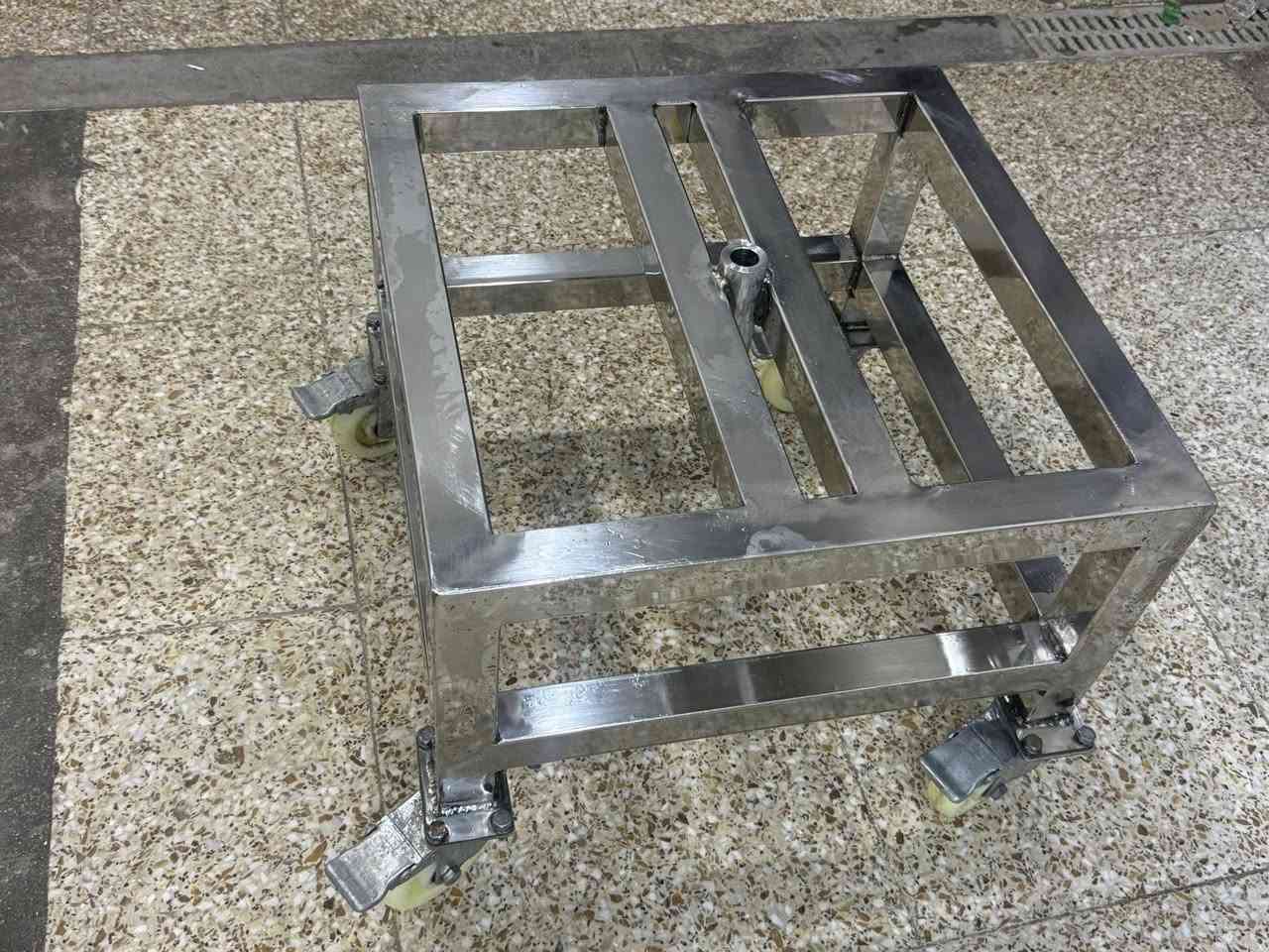 طباخ 75 الف
قاعده شد ستيل غذائي ثقيل 120 الف
بغداد الامين الثانية 
***********
