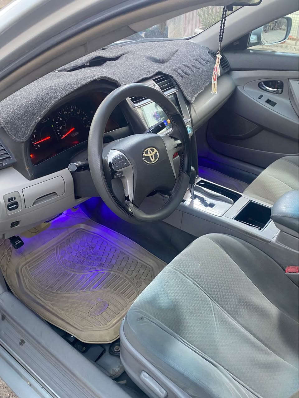 السلام عليكم

كامري 2007 سته سلندر v4

هزه ورقم جديد

السياره بااسمي 
كير -مكينه -كهربائياتها جاهزه 
السيارة ليبل واحد عدا باب خلفي مصبوغة حزام للجمالية 

السعر 92 وبيها مجال  

مكان السياره بغداد  حي القاهرة

للاستفسار الاتصال *********** بغداد, العراق
