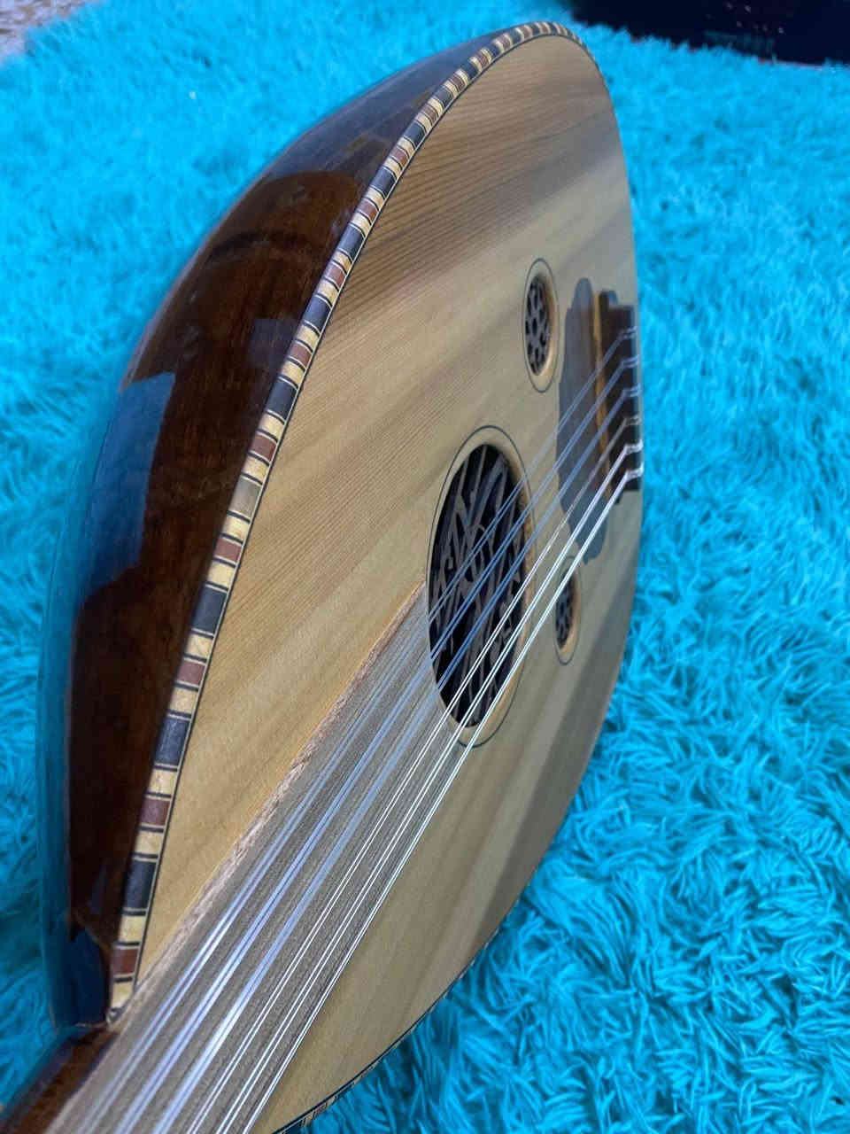 عود زرياب مودل 0 جدا حلو زخرفه وقوه جديد اخذته قبل  10 ايام ابد ما مستخدم ما عرفت اله اني مبتدى وياه حقيبه وريش عدد 2 واوتار اضافيه 2 عنواني الناصريه مركز سعر 180 مجال بسيط *********** رقمي
