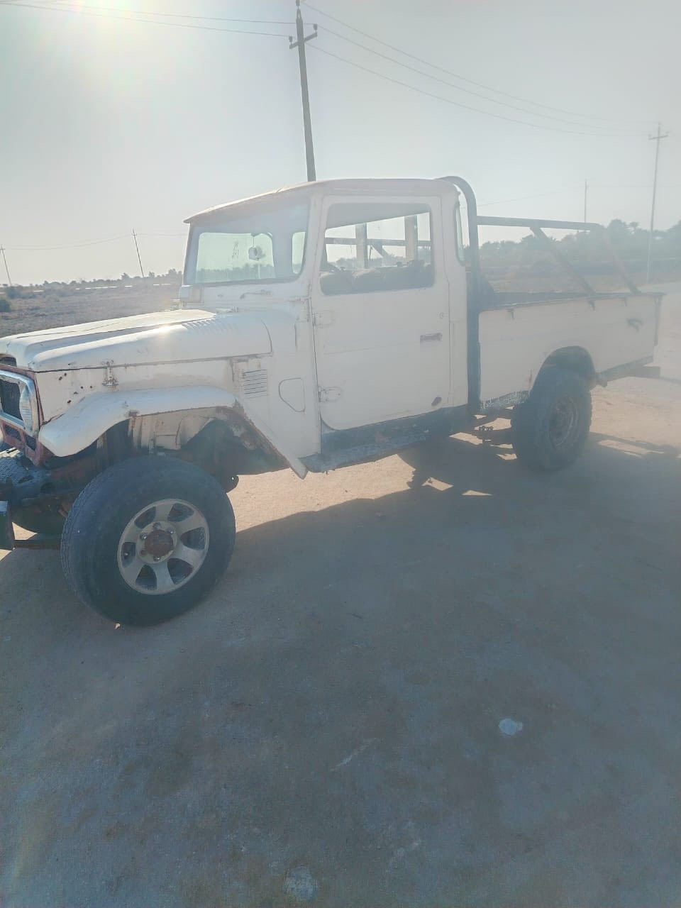 سلام عليكم لاندكروز موديل81كير و محرك سته سلندر 3F لبيع  سعر 30وبيه مجال تفصيل رقم مبايل ***********
