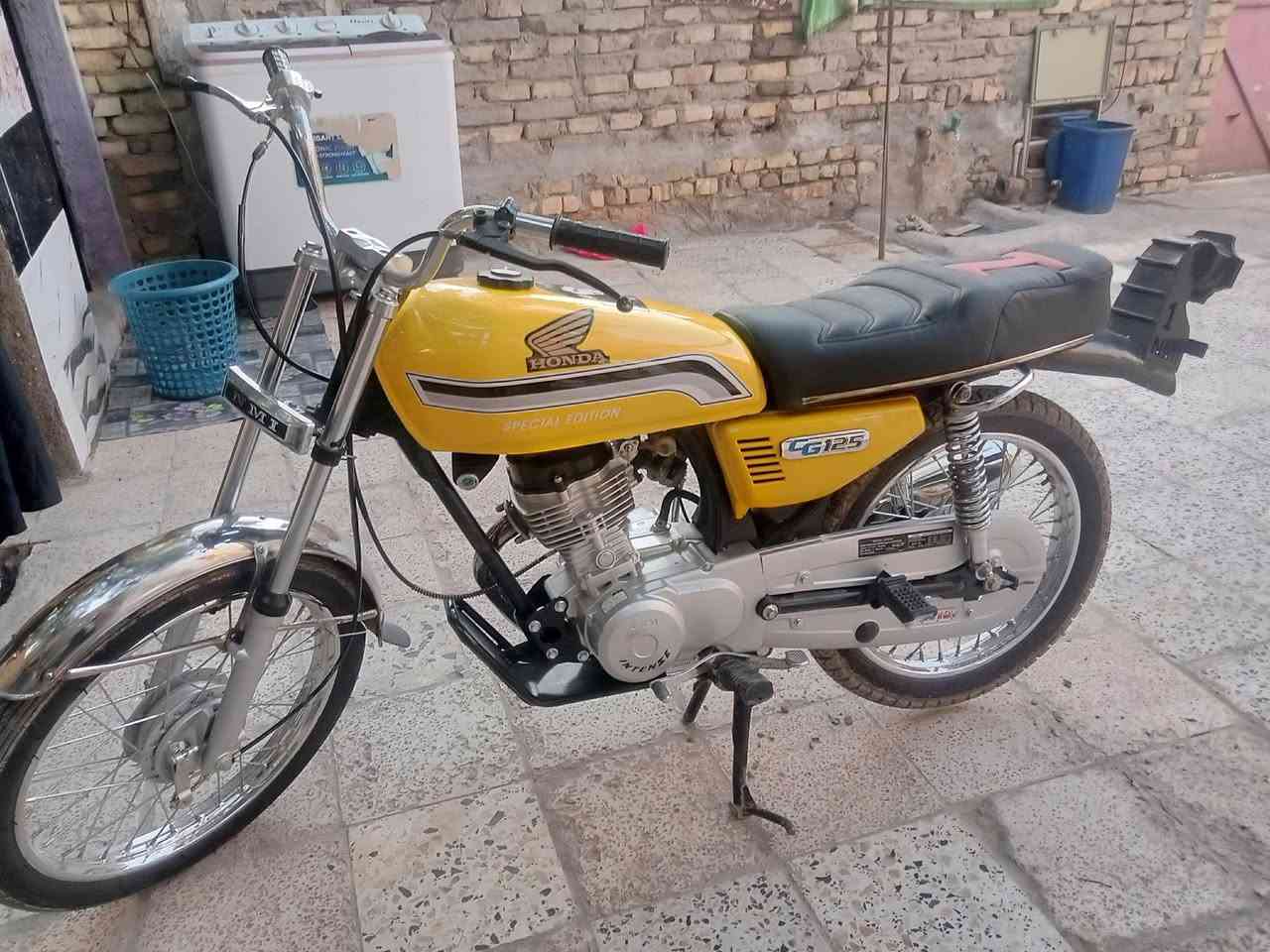 ***********السلام عليكم دراجه نضيفه للبيع سعر 700وبيها مجال
