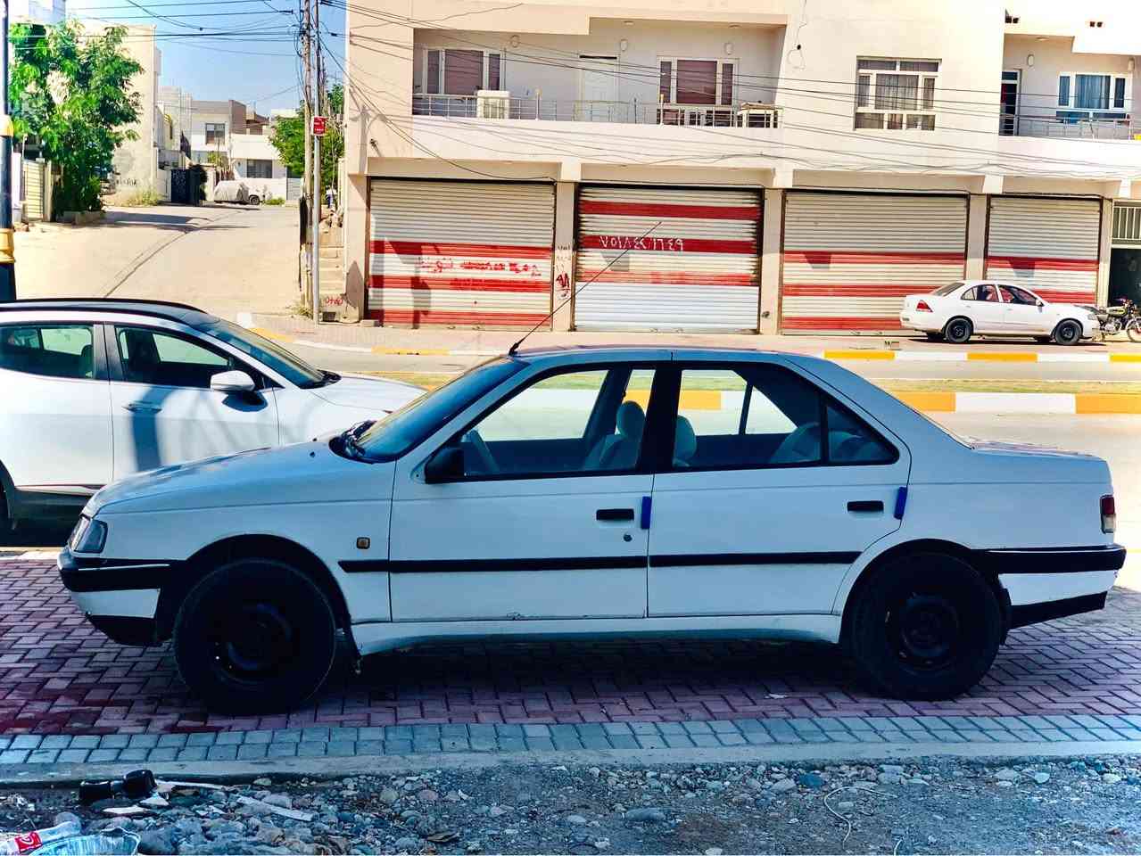 بيجو ايراني موديل 2009
كير و مەکینە بێ عيبە 
رقم و سەنەی تازەیە 
بیطاقەی بانزینی هەیە
تەبرید ساردی و گەرمی ئیشەکات
سعري ٣٦
 رقم موبايل
*********** كركوك, العراق
