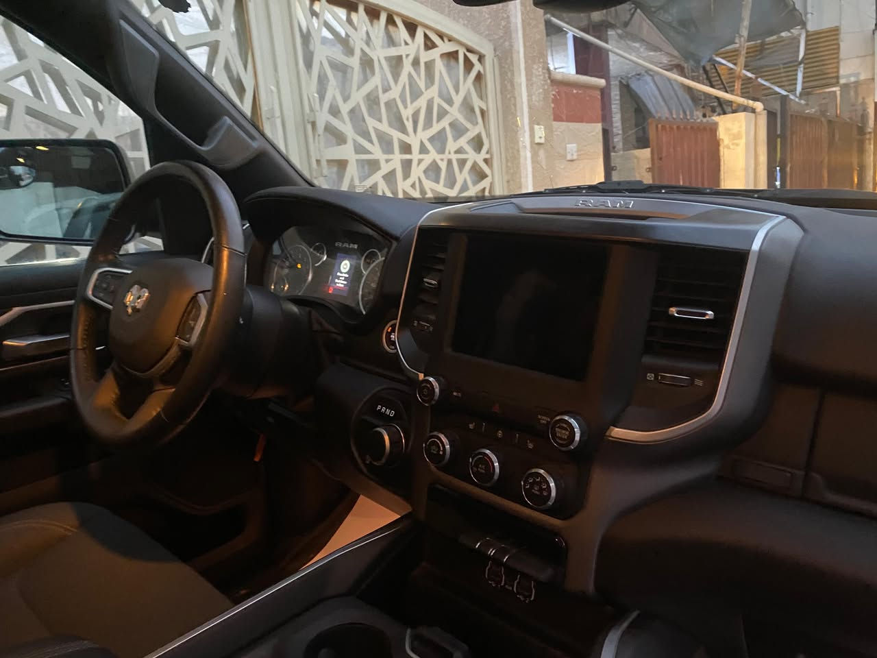 السلام عليكم للبيع فقط دوج رام بيك هورن موديل 2023بودي طويل باب قصير السياره مكفوله من الضربه   ماعدا جاملغ جهت السايق  صبغ تبريد تدفئه تايرات جديد  السعر 250 وبي مجال للاتصال ***********مكان بغداد جديدة
