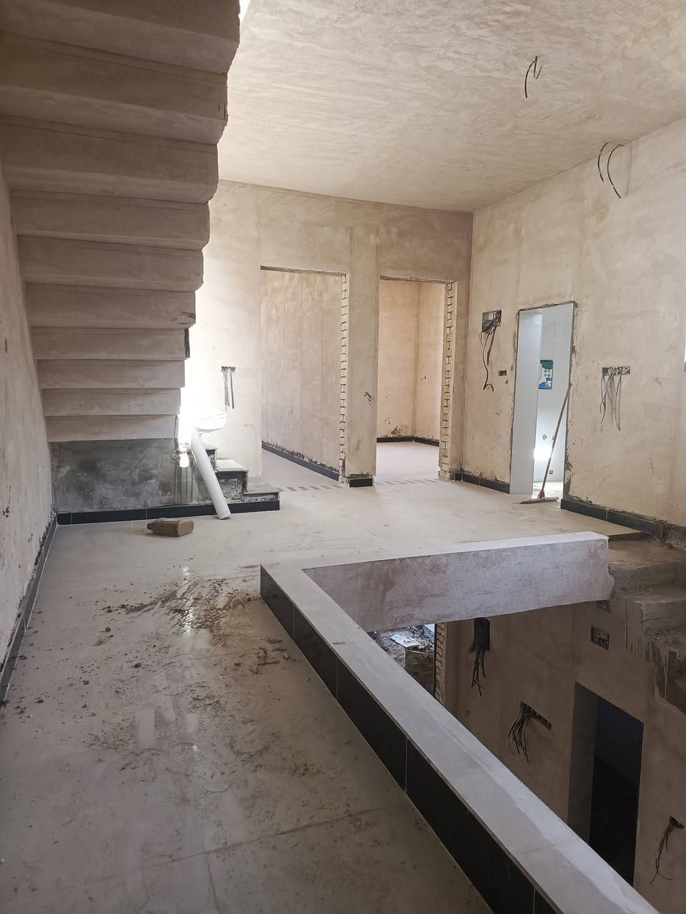 ياالله 

يوجد لدينا بيت للبيع حي ميسان قطاع 14مقابل مصرف الدم مساحه 140متر طابقين يحتوي على غرفه وصاله واستقبال ومطبخ وصحيات شلال عدد اثنين والطابق الثاني يحتوي على ثلاث غرف وصاله وصحيات صب كونكريت ارضيه مرمر جدران سيراميك سقوف جبسن بورد شغل درجه اولى السعر المطلوب خاص 

يسلم البيت مفتاح جاهز

للاستفسار والمعلومات الاتصال بنا ع الارقام التاليه 

***********

***********

***********7

او مراجعه مكتب ألروان للوساطه العقاريه والمقاولات العامه 

عنوان المكتب حي ميسان ع الشريط قرب صيدليه الشراع مقابل الاستداره مباشر 

عندك بيت عرصه للبيع راسلنه وات ساب وتدلل
