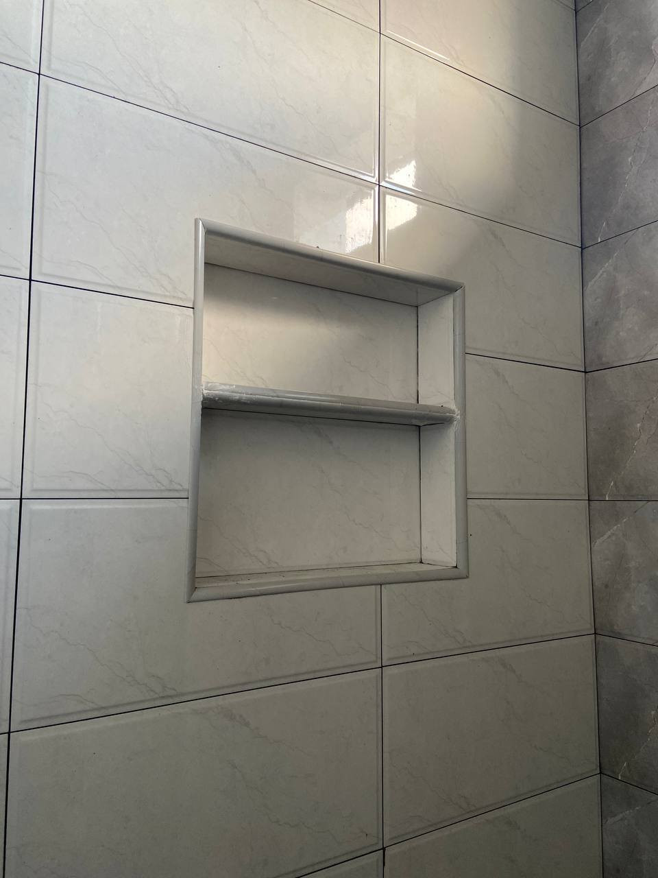 خلفئ سيراميك ارضية جدران شغل درجة اولى شرط تسليم مهندس +دقة نضافة عمل 100٪100لاتزم بل موعد وربي يرزق الجميع ***********
