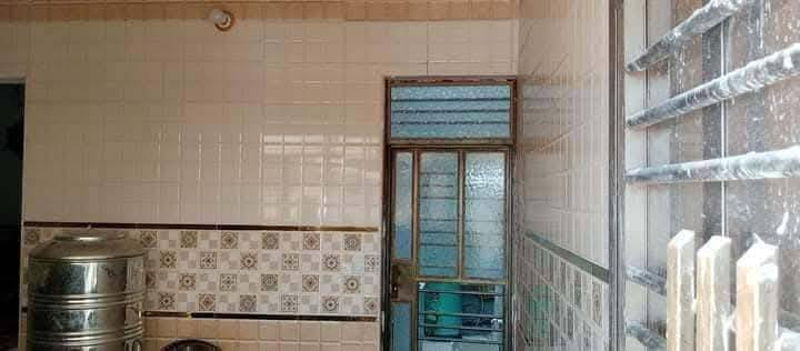 سلام عليكم 
يتوفر لدينا بيت للايجار مساحه ٢٠٠متر في الدوانم قرب سريه غرفتين وحولي وصاله ومطبخ ومناور ثنين وحمامات ثنين وكراج وكهرباء وماء ايجار ٤٥٠
اي استفسار
‏‪0780 597 5425‬‏
