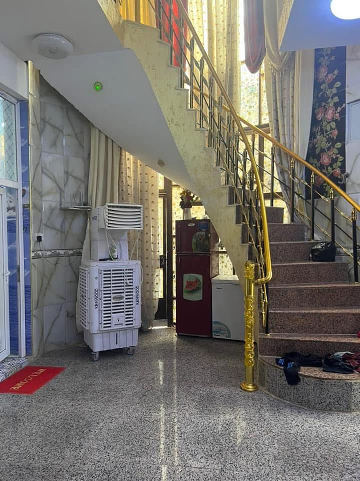 بيتين للبيع المساحه الكليه 400طابو صرف  بناء صب كونكريت وطابوك واحد بناء جديد حي العسكري  قرب مولده ابو جيهان 
سعر الواحد  الجديد ب75
ولثاني 90 
ملاحضه البيوت ماينباع واحد اثنينهن سوه 
***********
