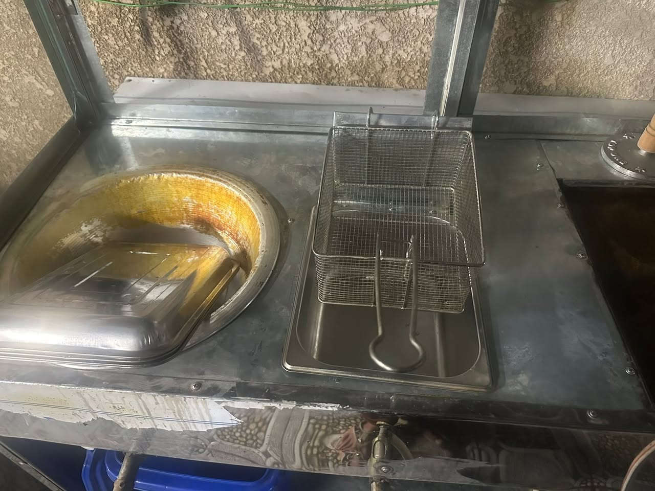 عربانة بركر للبيع
لدورة شارع 60 
بس حط قنينه واشتغل النظافة 100‎%‎
***********
300 الف وانته الرابح
