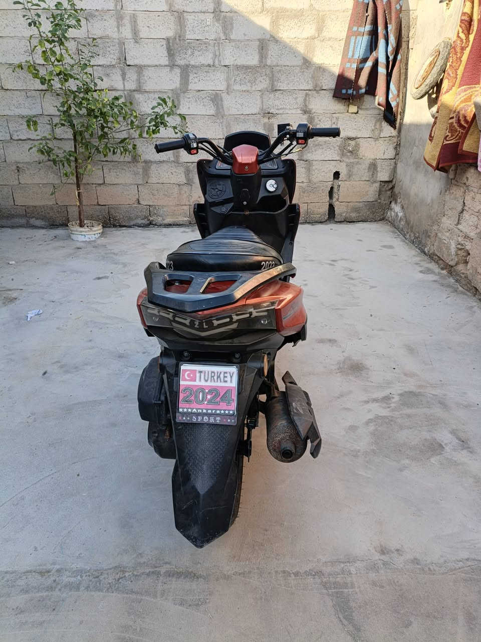 السلام عليكم دراجه اكس ماكس صيني شغاله من طول لطول سلف هندر كهربائية كله شغاله مكينه  ما مامفتوحه السعر 550العنوان ميسان ابو رمانه ***********
