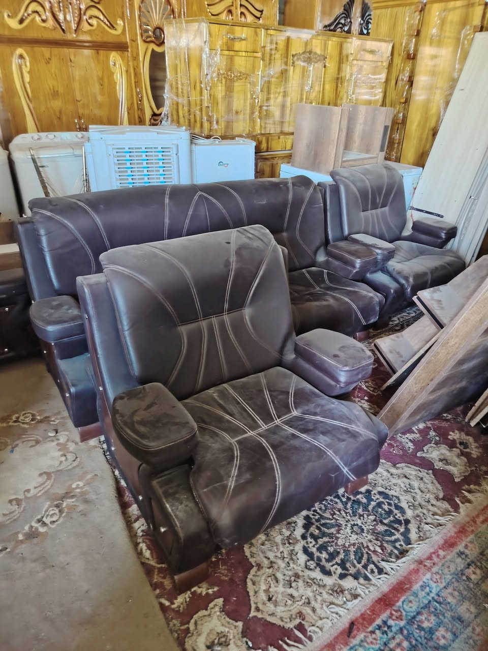 ميز مكتب رئاسي مع مكتبة مع تخم تركي درجة اولى للبيع للاستفسار *********** واتساب
