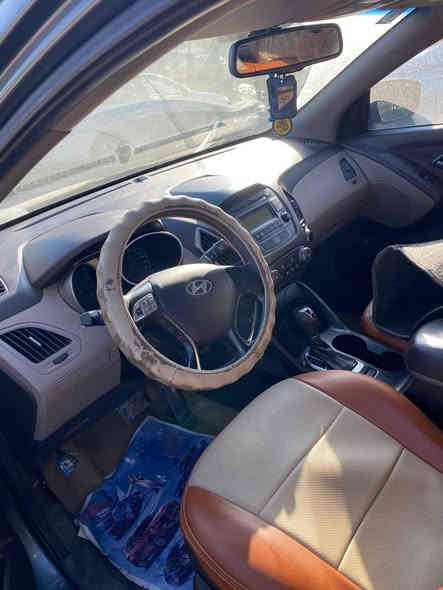 السلام عليكم 
السياره توسان ٢٠١٦ خليجي. بنوراما
بلادية مابيها صبغ
 بيها مكان بسيط راجع على البارد الباب جهة السايق
محرك صدر گير بلادي 
كامره بلادية بالمراية الأمامية
دوشمة كشنات أرضية جلد
مع باقي المواصفات
محرك دوش 2000
السعر 160 ورقة. وبيها مجال
الاتصال *********** بغداد
