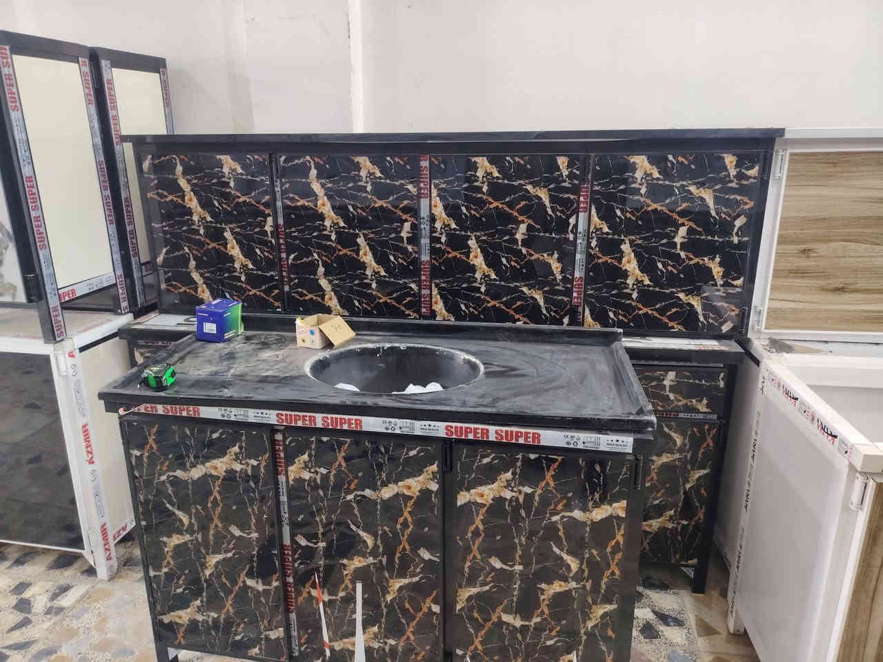 يالله وصول حاويه الئ معرض السلطان من الكاونترات الجديده وبحجام مختلفه والوان مختلفه والسنك المفرد التسكام بمختلف الأوان العنوان واسط قضاء النعمانيه حي العسكري مجاور فلس ونص من قرب ابو الجود كلشي موجود
***********
***********
