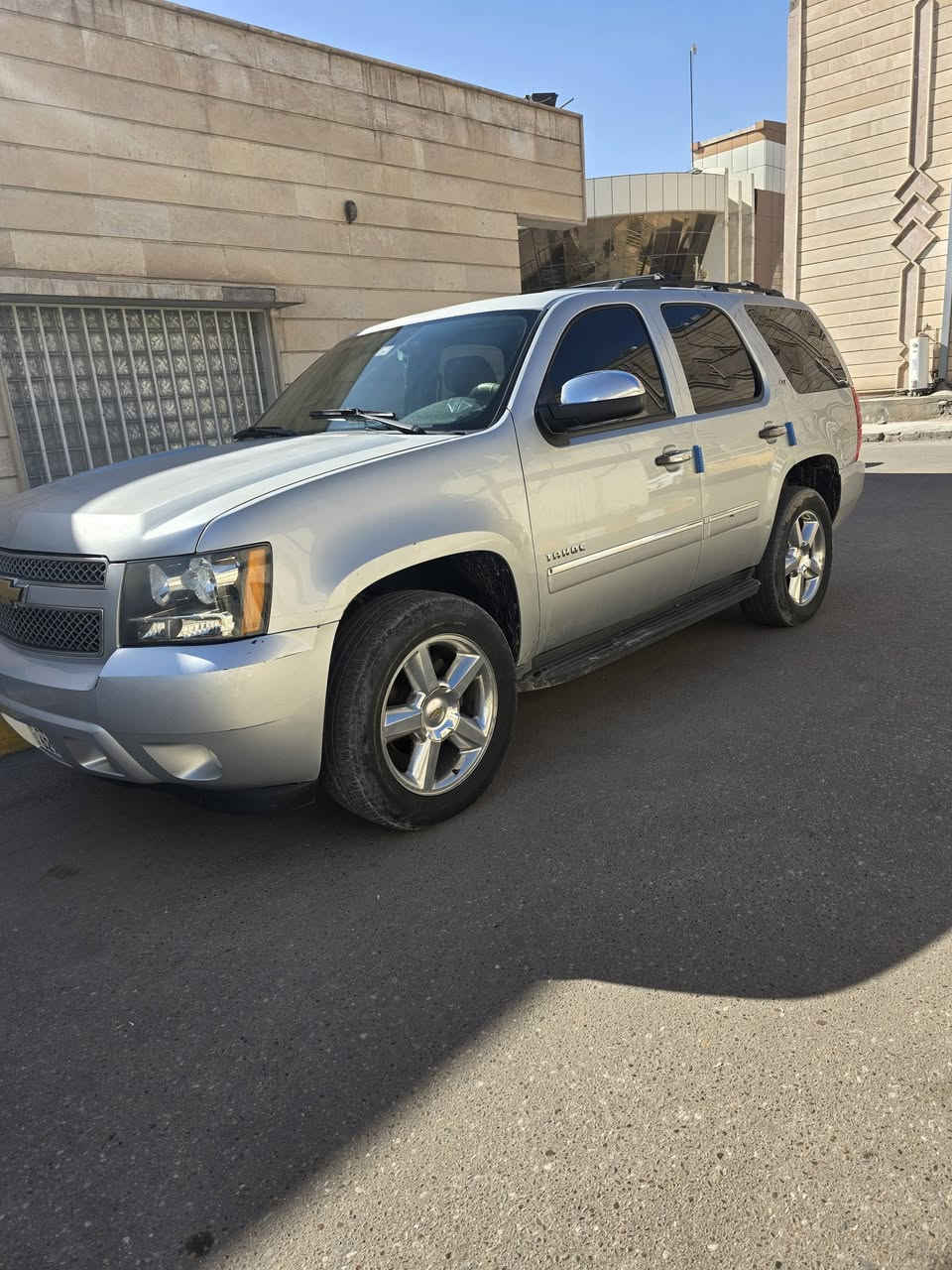 تاهو ١٣ Ltz وارد كندي مكفولة من الضربة والصبغ رقم بصرة بأسمي *********** مكان السيارة البصرة جراد خفيف بنيد وقمارة
