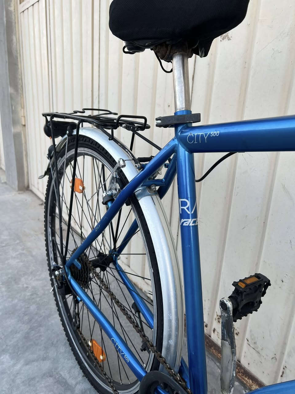 پاسکیل سویسری
حجم ٢٨ 
بالە
جسم حدید 
باسکیل -ترحال
بریکات فحمە
نمرە کیرات٧-١
نفضفە١٠٠/٩٨
سعر١٣٥ الف مابی مجال 
توصیل کل عیراق موجود 
قیاس L 
فخم ماشا اللە
عینوان /کلار
***********
