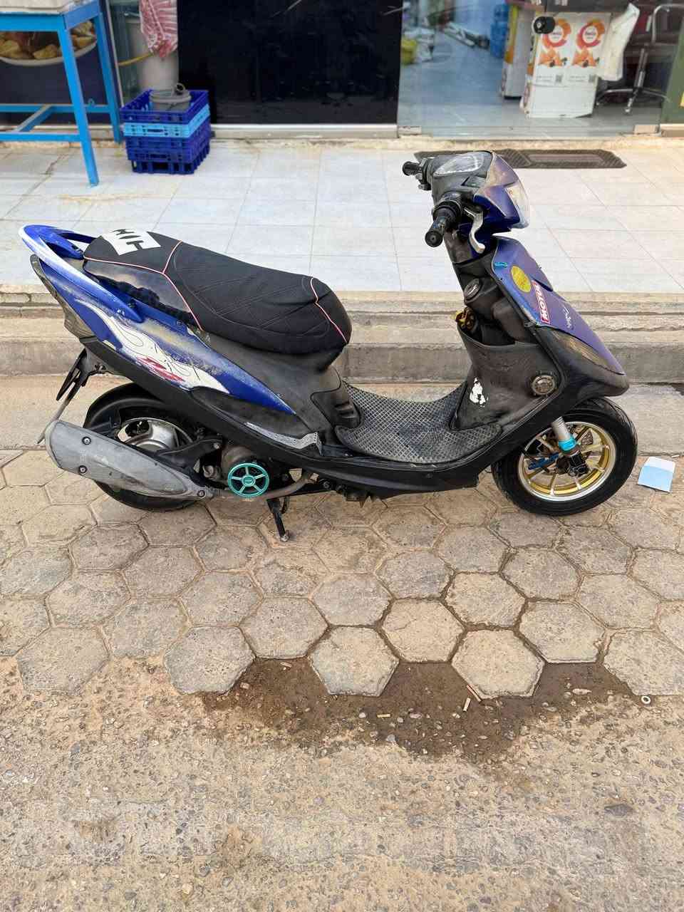 سلام عليكم دراجه ماكس للبيع كلشي بيها بلادي كفر ازرك جارد سوادات بلاديه مكينه 49 مفتوحه دراجه حلوه مكينه ناعمه بيها تزويد شي بسيط دبل خلفي دبل امامي RGS گلج خلفي رياضي دراجه حلوه مال جناي مامتعوبه سعره 800 وبيها مجال للشراي للاستفسار خاص ورقم 
*********** رقمي بي واتساب
