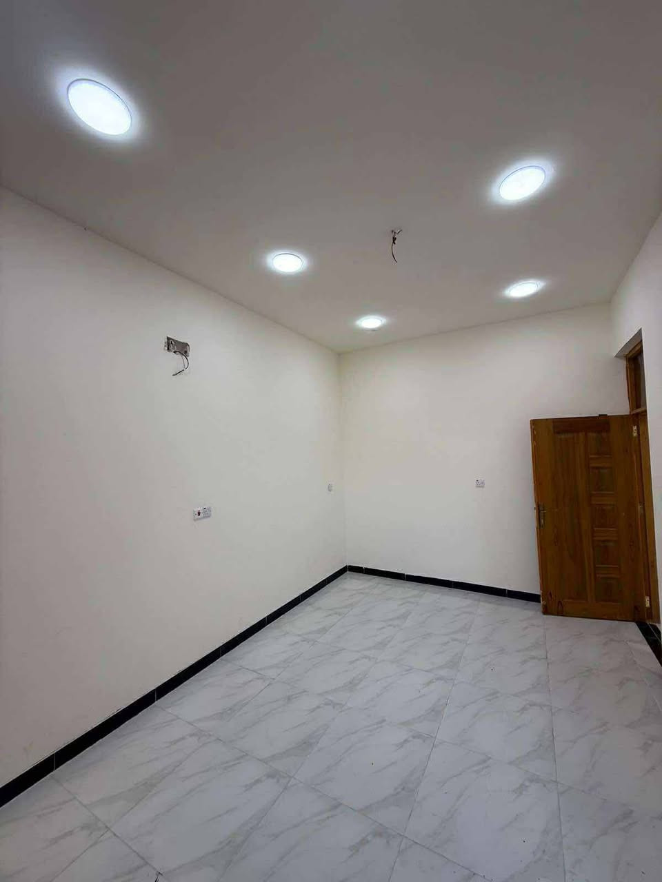 السلام عليكم تعلن شركة الجبوري للعقار والمقاولات العامه عن بيع دار ملك صرف زراعي سند 25 في منطقة الجزيره مقابل برج الجزيرة بناء حديث درجه أولى كامل الاخدمات
1 المساحة 100 متررر 
2 الواجه 5 مترررر 
3 النزال 20 مترررر 
4 عرض الشارع 10 مترررر كامل الاخدمات 
5 السعر 150 مليون وبي مجال 
يتكون من 3 طوابق 
طرمه وصاله وحولي ومطبخ ومنور وخدمات 2 و4 غرف نوم 
عنوان الشركة الكريعات الكويتي شارع حسينية ابي تراب قرب فلكة القرغولي استفسار اتصال على الارقام التاليه 
*********** أبو صكر الجبوري 
***********
