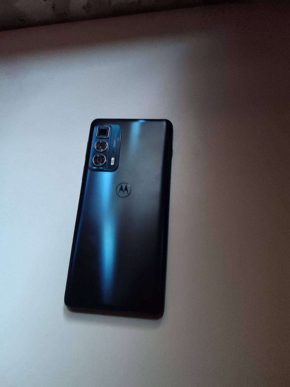 الجهاز: Motorola Edge 20 Pro (موتورولا إيدج 20 برو).
الذاكرة والتخزين: 256 جيجابايت مع 12 جيجا رام (أداء وحش وخفيف جداً).
​المعالج: Snapdragon 870 (يشغل أقوى الألعاب بسلاسة تامة).
​الشاشة: OLED بمعدل تحديث 144Hz ألوان خرافية وسلاسة تامة.
​الكاميرا: 108 ميجابكسل مع تقريب بصري حقيقي 5x (زوم احترافي).
​النظام: نظام رسمي مستقر ومحدث لأندرويد 13 (جهاز رسمي 100% غير ملعوب بالسوتفوير ومقفل بالكامل).
​حالة الجهاز:
الجهاز نظيف جداً من ناحية الشكل الخارجي والشاشة (هاردوير ممتاز وبدون أي عيوب أو كسر)
​السعر المطلوب: [250,000دينار عراقي]
​المكان: بغداد:البلديات:قرب اذاعة العهد
​للتواصل والاستفسار يرجى المراسلة على الخاص
ملاحظة جميع اغراضة متوفرة رأس الشاحن لاصلي والعلبة والحافظة 
وسرعة شحن67واط يعني 15الى30دقيقة يشحن100


**إذا كنت صاحب هذا الإعلان وتريد حذفه لأي سبب، رجاءا أرسل رسالة إلى الدعم الفني**
