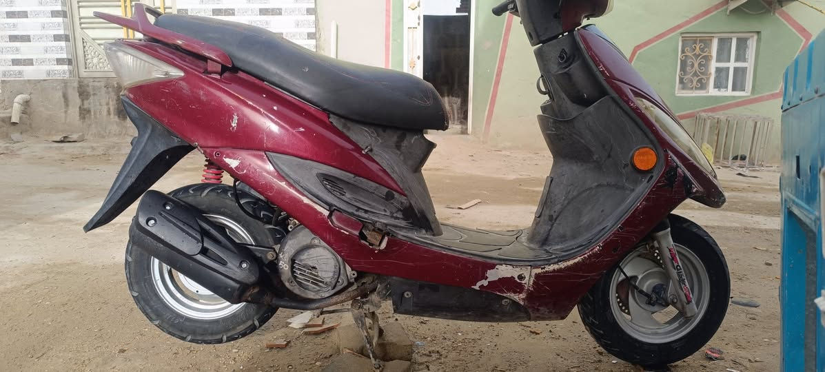 كامكو جي فور دراجه برغي ما عايزه كلها بلاديه اشاير هورن سلف لايت  رون سرعه كيج بانزين كلها شغاله دراجه نضيفه كلش سعرها 325 وبيها مجال مكاني نجف حي الشرطه ***********
