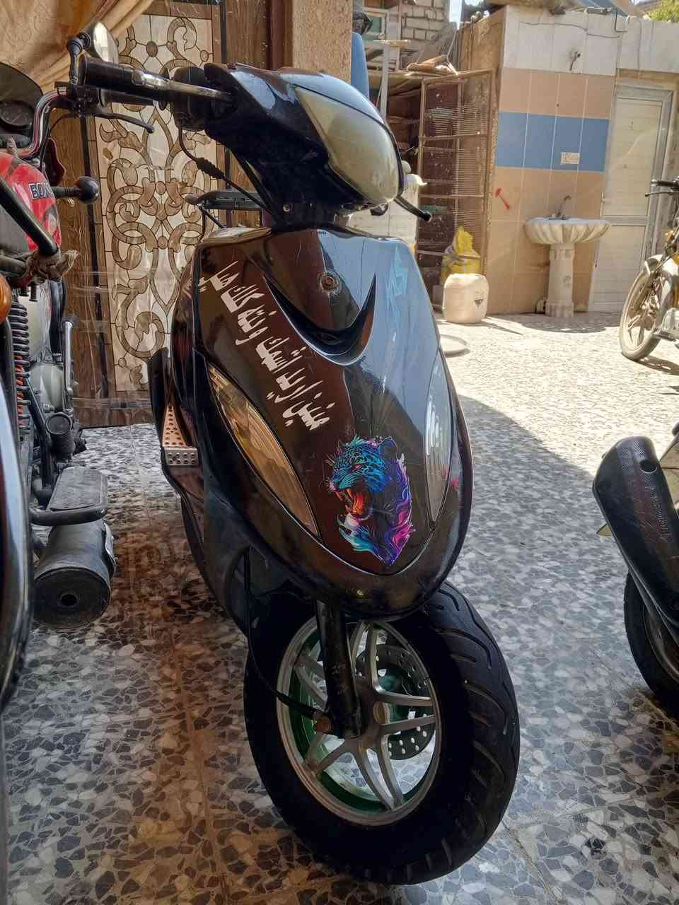 دراجه ماكس عدله نكره سلف بلكل وقت محرك مفتوح
بره واحده بوشه 55 صالصه رياضيه كهربيات شغاله 
شلعه معدل تخم تاير بكاني تميميه سعر 650 بيه حك جيه
***********
