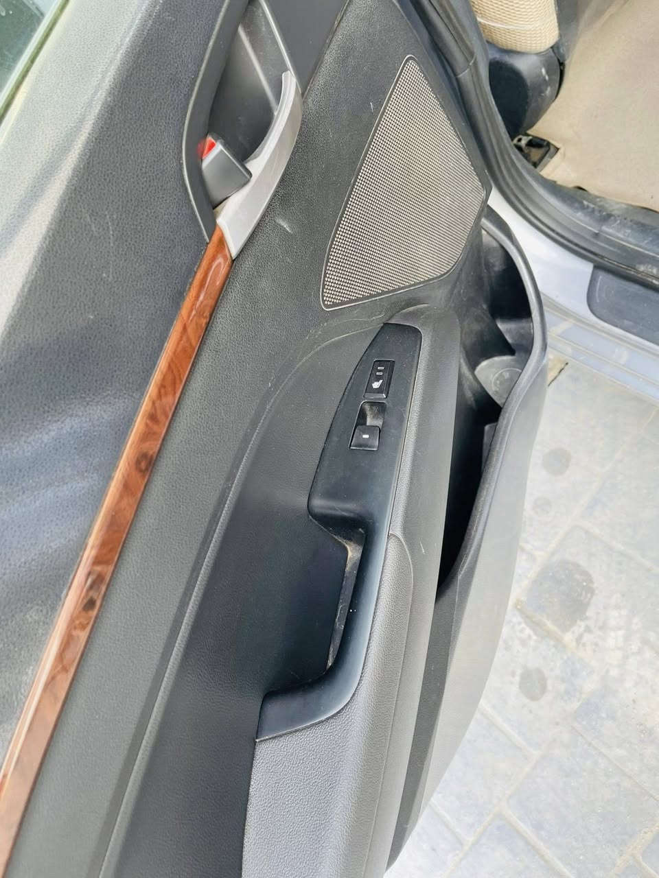 سلام عليكم مكلف بنشر شراي يتصل 

النتره مديل 2017 أجمل مديل بل النتره 

فول. لمتدد اعلى فئه 

فتحه 

بصمه أبواب 

بصمت تشغيل 

كشن. كهرباء 

خزن ميموري 

تدفئه بل كشنات 

اشارت ترحيب. 

لد امامي 

لد خلفي 

بعد بيها هواي موصفات 

ملاحضه مكينه مبدله جديده بل كارتون 

صدر  جديد منضومه  تبريد. كوله جديد 

سياره حادثها بس دعاميه فقط او اجت من امريكا. كلير فقط. مثل ما موضح بسونار 

شواصي لغود كفاله 

سياره مال بيت وبل عافيه عل ياخذها 

شراي يتصل ‭٠٧٧٠ ٩٠٥ ٨٧١٦‬

السعر 125وبيها  مجال

مكاني بغداد الوشاش
