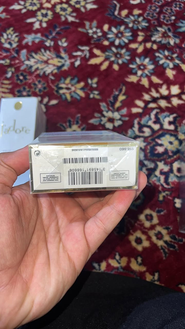 كوكو شانيل
تركيز eau de parfum intense 
حجم ١٠٠ مل 
السعر ٢٠٠ الف


**إذا كنت صاحب هذا الإعلان وتريد حذفه لأي سبب، رجاءا أرسل رسالة إلى الدعم الفني**