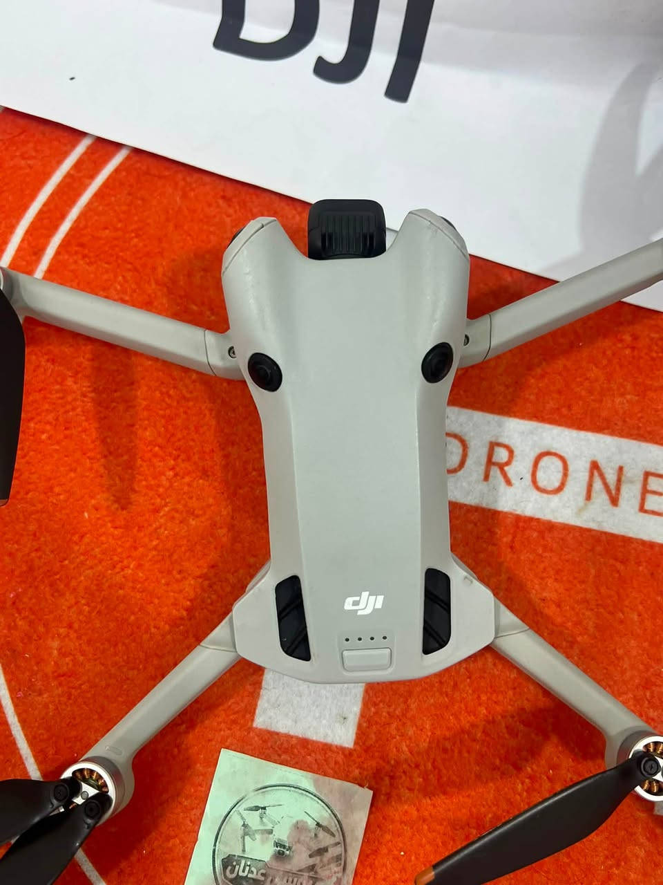 Mini 4 pro
كومبو بلاص نضافه 97 
كامل ملحقات شاحن بطاريات جوستك درون 
جنطه 
***********
مكاني كوت
