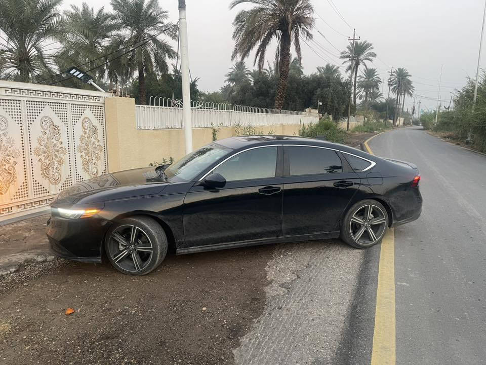 سلام عليكم هوندا اكورد للبيع موديل 2024 اسبورت ماشيه 40الف بسعر 190 وبيهة مجال رقم بغداد باسمي صور الحادث بالمنشور رقمي ***********
