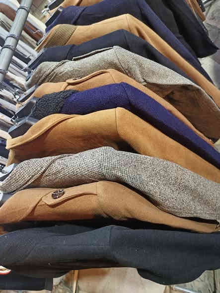 كوت رجالي باله
قمصله رجالي باله 
تيشيرت حلقه رجالي باله 
العنوان الماجديه شارع الملعب 
قرب السوق محل ابوذر 
***********
