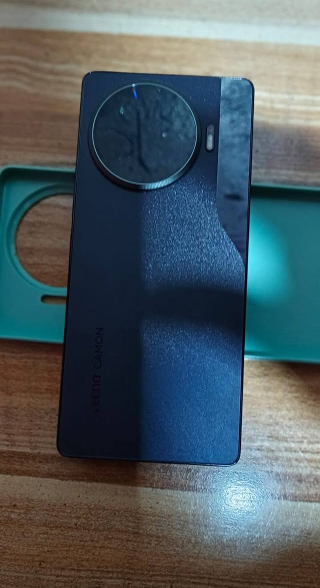 تكنو كامون 30 برو فايف جي كامل ملحقات نظافة 95
شاشة امولد حجم 6/78 بتردد 144 هيرتز 
معالج دايمن ستي 8200 يشغل ببجي 90 فريم براحه 
البطارية 5000 ملي امبير مع شاحن 70 واط 
الذاكرة 256 والعشوائة 12+12 يعني 24 
الكامرة من نوع سوني 60 اطار عل 4K ومثبت بصري 
يدعم NFC + مقاموة ماء وغبار 
للبيع او مراوس السعر ٢٥٠ الف *********** اتصال او واتساب وشكراا
