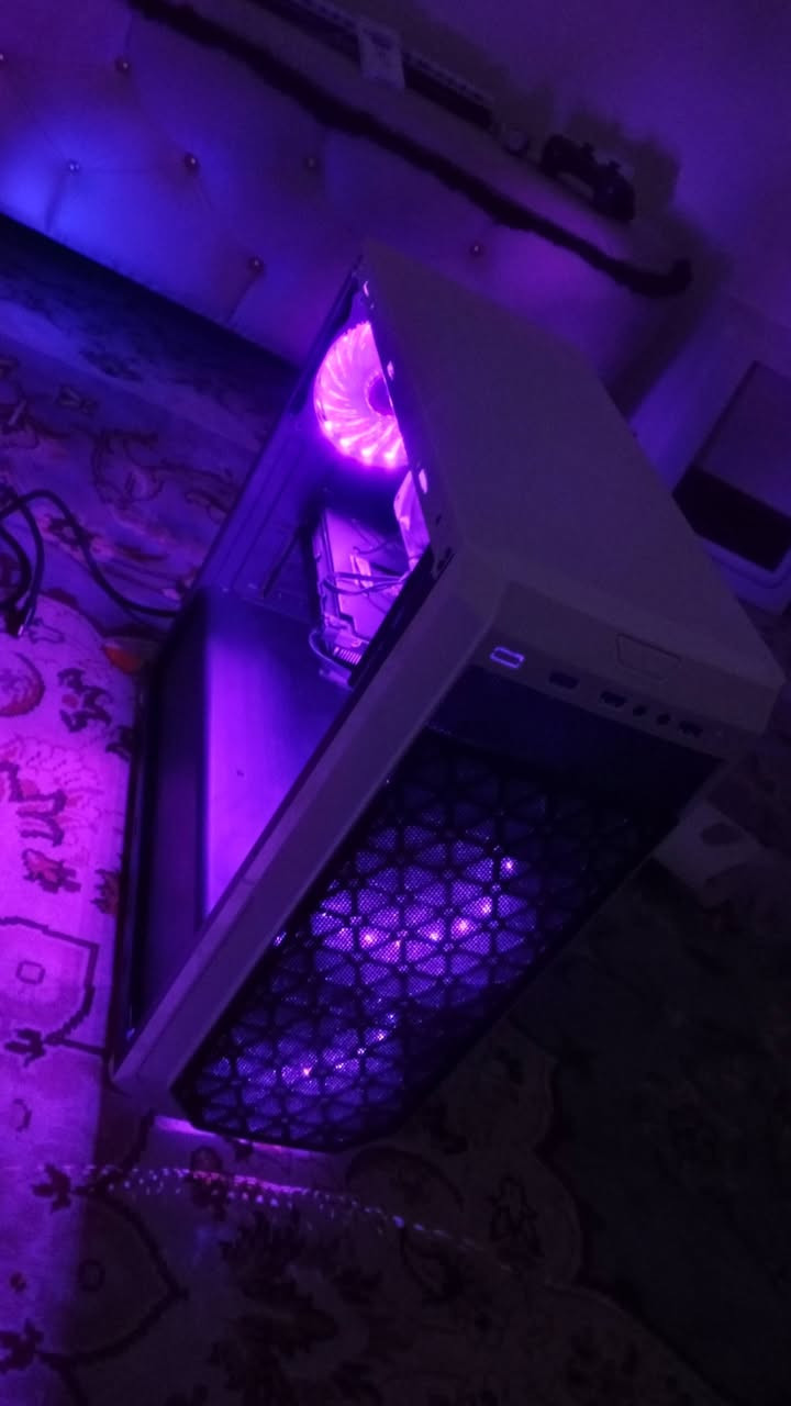 السلام عليكم ورحمة الله وبركاته .
تجمعية pc game  للبيع 
المواصفات : 

رام  :2666 DDR4 8G
كرت الشاشة: AMD  Rx 580 8g
هارد : SSD sata 521 g
بارو سبلاي: من شركة Aigo 550w
مبرد هوائي : من شركة كولر
الكيس: من خارج ابيض من داخل أسود 2 مراوح امامي و 1 خلفي 

📌 ملاحظة مهمة جداً: اللوحة الأم HUANANZHI X99-8M-F بيها مشكلة أنو كلها شغاله ما عدا مربع المعالج يعني بين قوسين (بس غير اللوحة الأم وشغل ولعب)

المعالج :  Intel Xeon E5-2680 v4
وأيضا مع تجمعية يوجد معالج Intel Xeon E5-2630 v3 

مع حساب ستيم بيه اكثر 1000 أونلاين

السعر 500 الف وبيه مجال شوية 👍🫰
للتواصل خاص او واتس اب 
***********
اذا ما تشتري لا تعبني يا حبيبي. 
سبب البيع مصاريف للجامعة 🎓👍
