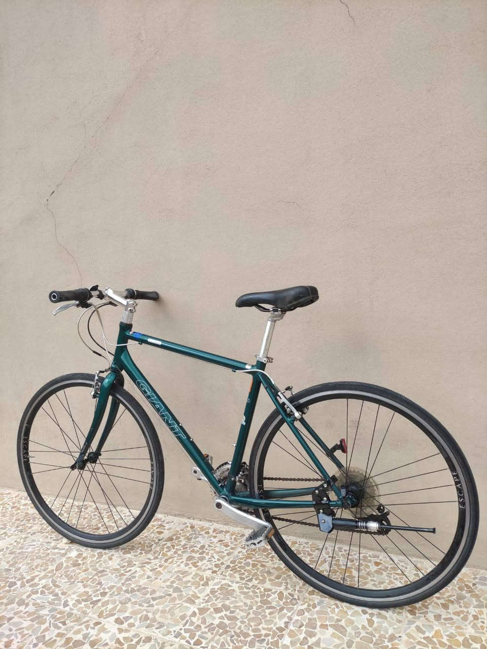 السلام عليكم
دراجه ماركة #GIANT_ESCAPE  جيانت اسكيپ العالميه ماركه 

غنيه عن التعريف صنع اصلي اورجنال باله مال حاويه 

لون زيتوني لامع  لامع مميز جدآ بالحقيقه احلى من الصور

حجم 28 (C700) قياس M لشه عاليه...فول المنيوم خفيف جدا

سستم سرام بالكامل #SRAM ...بدالات السرعه 8X3 شفترات فر

بريكات تيكترو سلس جدا حتى الفحمات مختومات تيكترو

مسكات ربل طبي ...ستيرن ستانلس نفخ مختوم جاينت  رياضي

وياله زوم طبقتين شكل نجمة مختومات ماركة جاينت بولبرين زوم مصممه لتحمل الاوزان الثقيله والطسات

تايرات كتان اصليه ماركة #MAXXIS  فول سلاسه وسرعه وانسيابيه 

فوول كامپليون سرج و وياله ..سرج طبي اصلي..ستاند سلايت

🔴الدراجه نظيفه وبالحقيقه اللون احلى بهواي 

🔴 الدراجه قطعه مال حاويه غير مستخدمه داخل العراق 
      الدراجه ليبل واحد ختم  واحد كله  جاينت على وضع  
      الشركة كامله وجاهزه ما بيها اي نقص السعر 250 مكاني بغداد الدوره.


**إذا كنت صاحب هذا الإعلان وتريد حذفه لأي سبب، رجاءا أرسل رسالة إلى الدعم الفني**