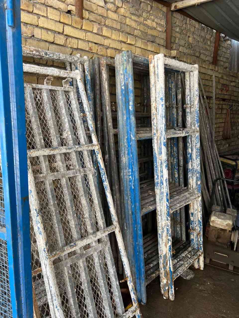 قفاص عرض 80  ارتفاع مترتين عدد 8 مولدات عدد 4مكاين جدد حادله  الاستفسار ***********المكان كوت انوار الصدر
